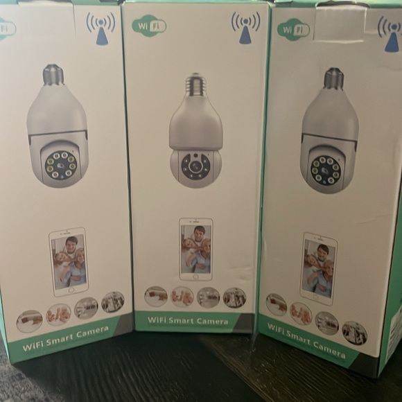 NEW NIB NOONKEY WIFI WIRELESS SMART CAMERA CAN SCREW IN LIGHT SOCKET OR PLUG IN - Picture 2 of 5